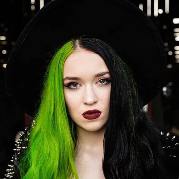 Meet your Posher, Ella - Picture 1 of 1